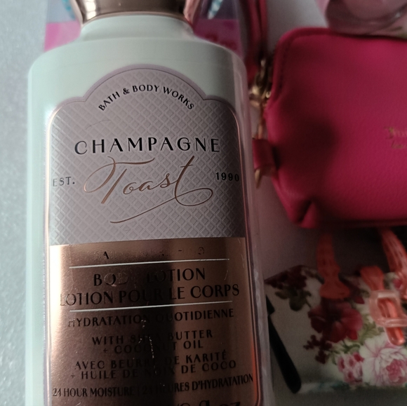 Pink Gift Bundle 8 items Hair Set🌸Scarf🌸Bath Booble🌸Britney Spears 15ml. - Picture 9 of 9